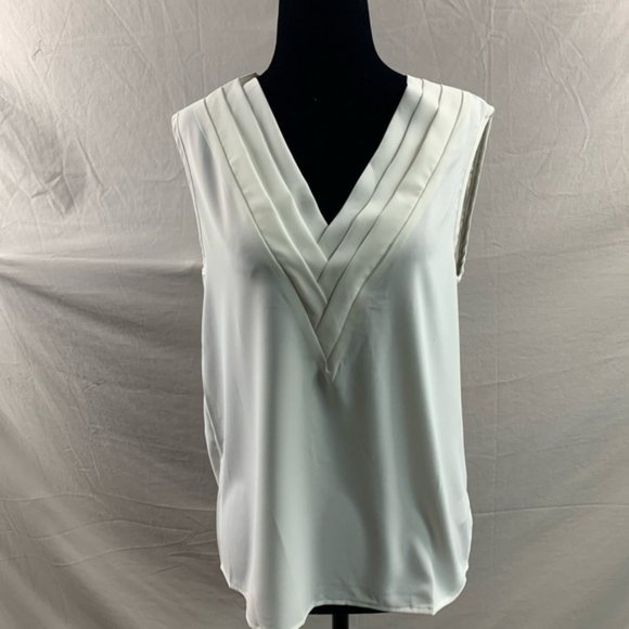 White V Neck Sleeveless Blouse - Picture 5 of 5